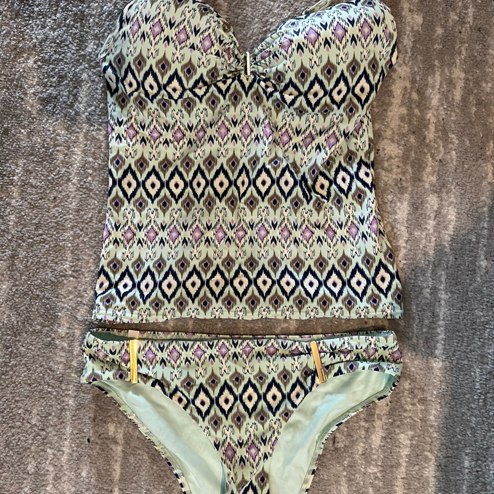 Victoria’s Secret underwire tankini 34C medium